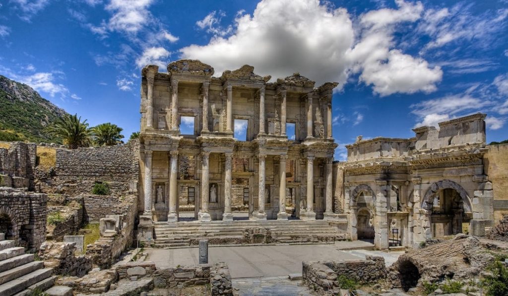 Efes Antik Kenti Hakkında Bilgiler; Nerededir, Mimarisi ve Tarihçesi