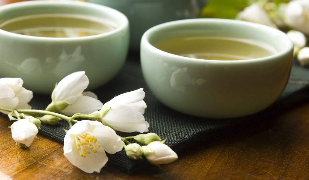 Beyaz Çay Nedir? Nasıl Kullanılır? Faydaları ve Yan Etkileri Nelerdir?